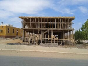 محافظ أسوان يتفقد وحدة حياة كريمة لمتابعة المشروعات الجارية بقرية الكاجوج بكوم أمبو