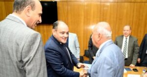 وزير الصناعة يبحث مع رؤساء الغرف التجارية بالإسماعيلية توافر السلع