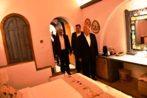 وزير السياحة والأثار ومحافظ أسوان يفتتحا فندق سياحى جديد وتشغيل العديد من المشروعات الصناعية والسياحية