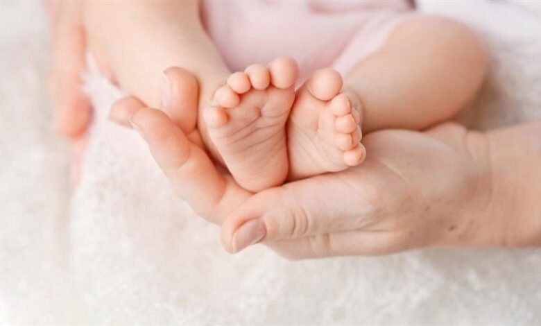 دراسة تكشف ميزة جديدة لحليب الأم في مواجهة التلوث