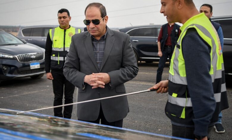 الرئيس السيسي يتابع العمل في مشروعات المحاور والطرق بمحافظة الجيزة