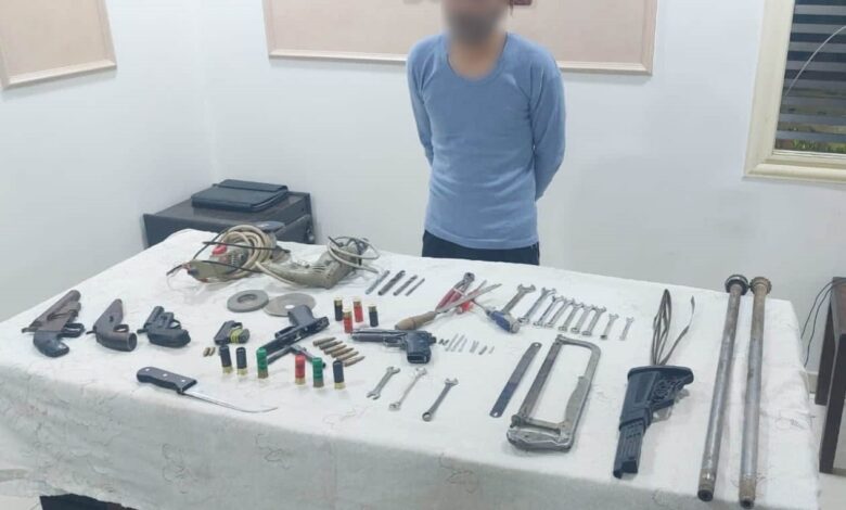 القبض على شخص يدير ورشة لتصنيع وصيانة الأسلحة النارية بالمنيا