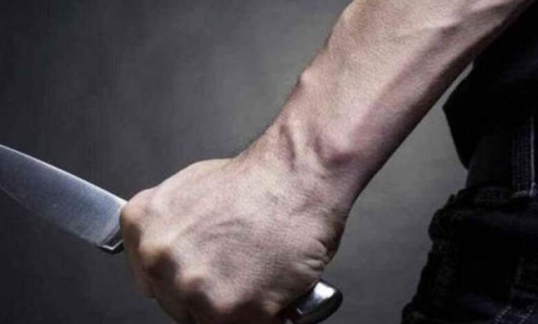 عامل يعتدي على آخر بسلاح أبيض بسوهاج