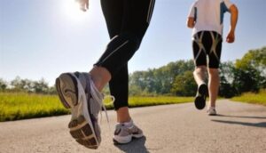 20 دقيقة رياضة يومياً تقي البالغين فوق الأربعين من دخول المستشفى