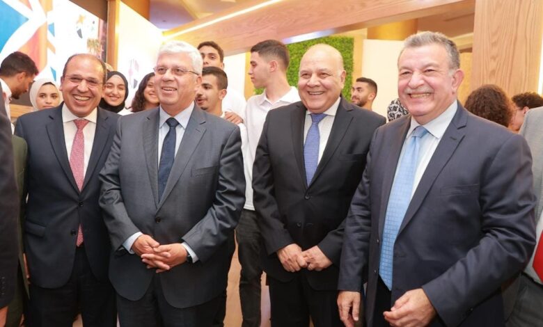 وزير التعليم العالي يتفقد جناح الجامعة البريطانية في مصر بالملتقى والمعرض الدولي EDU GATE