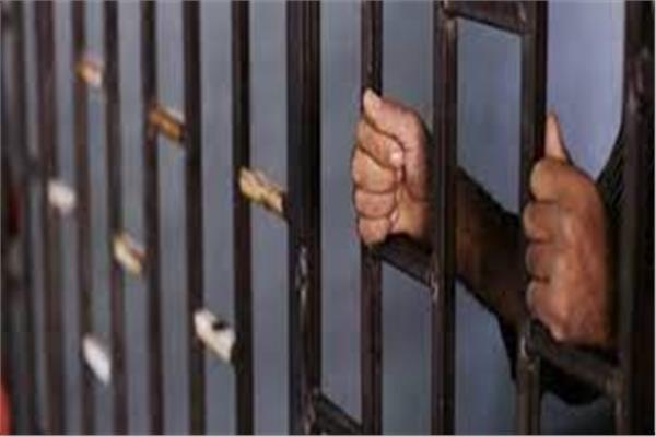 حبس مسجل خطر بتهمة حيازة المواد المخدرة فى الزاوية الحمراء