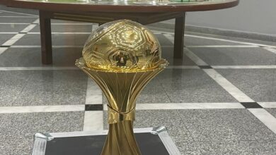 كأس الرابطة قبل تسليمه للبطل بعد لقاء النهائي بين سيراميكا والمصري