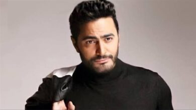 تامر حسني يشوّق جمهوره: «بسجل أغنية دراما من العيار الأتقل من التقيل»