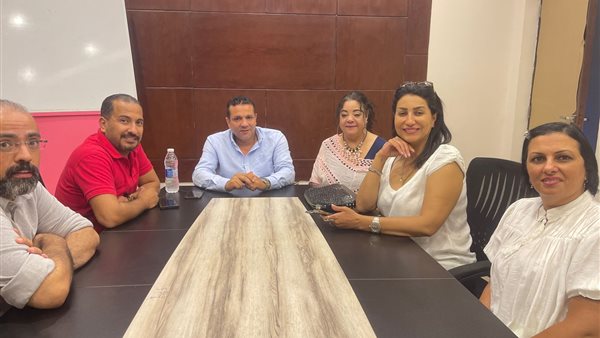 يتبنى المواهب الشابة و يدعمها.. تفاصيل برنامج وفاء عامر الجديد