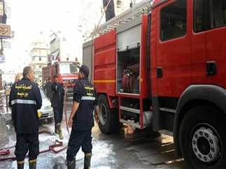 اندلاع حريق هائل داخل مخزن أخشاب بأحد فيلل التجمع الأول