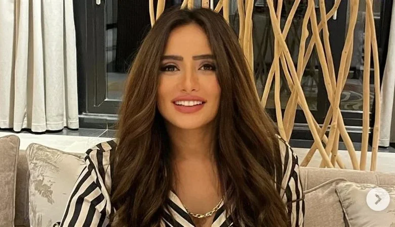 بعد تداول شائعة عن تسببها في طلاق فنانين.. زينة ساخرة: أدمنت أذية الناس