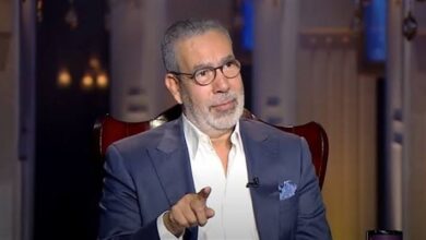 مدحت العدل يوجه رسالة لـ محمد سامي: أهدى شويه وأعتبرني أبوك وبينصحك