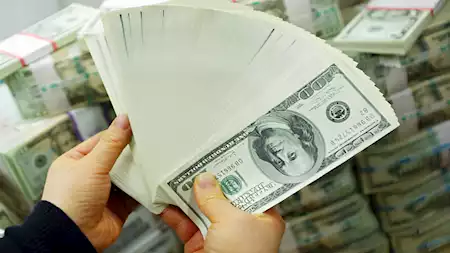 تراجع الدولار في 3 بنوك وارتفاعه في اثنين