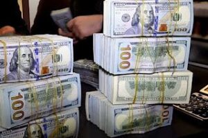 الدولار يتراجع 20 قرشًا أمام الجنيه اليوم الأحد