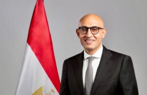الوزير يتابع امتحانات الثانوية من غرفة العمليات