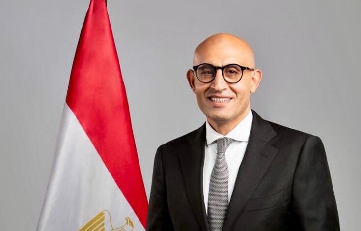 الوزير يتابع امتحانات الثانوية من غرفة العمليات