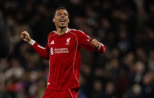 ليفربول يفوز على وولفرهامبتون بثنائية مثيرة في الدوري الانجليزي 