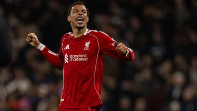 ليفربول يفوز على وولفرهامبتون بثنائية مثيرة في الدوري الانجليزي 