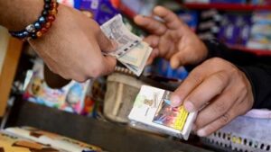 زيادة مفاجئة بأسعار السجائر.. والتجار يتلاعبون بالمستهلك