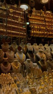 ارتفاع الذهب عالميًا يدفع الأسعار للاستقرار محليًا في مصر