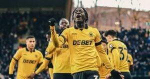 رباعية مثيرة تنتهي بتعادل برينتفورد ووولفرهامبتون في الجولة 30